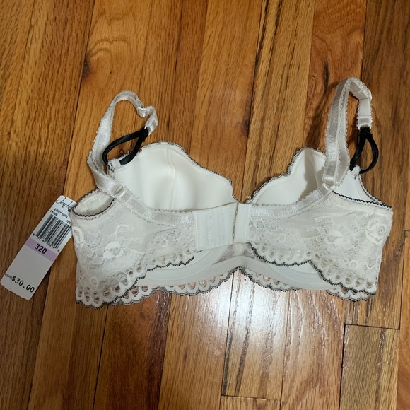 Jezebel Edgy Girl Contour Bra - Picture 2 of 3